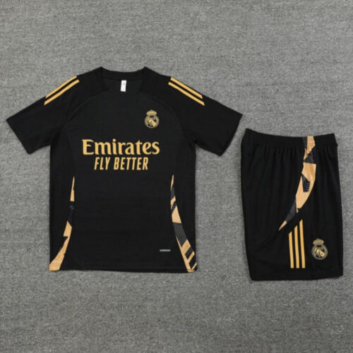 PHOTO-2025-06-16-14-27-20.jpg Real Madrid Trainingssetje 24/25