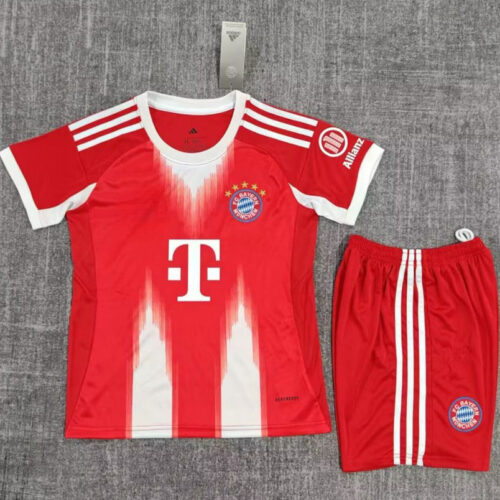 PHOTO-2025-06-18-19-45-242.jpg Bayern München Thuissetje 25/26