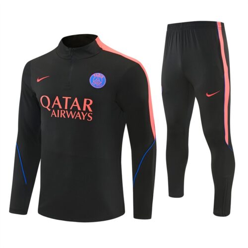 68FEADBA-6267-4778-9C6F-A0A0E50B5CC7 PSG Trainingspak 26/27 – Zwart/Koraal